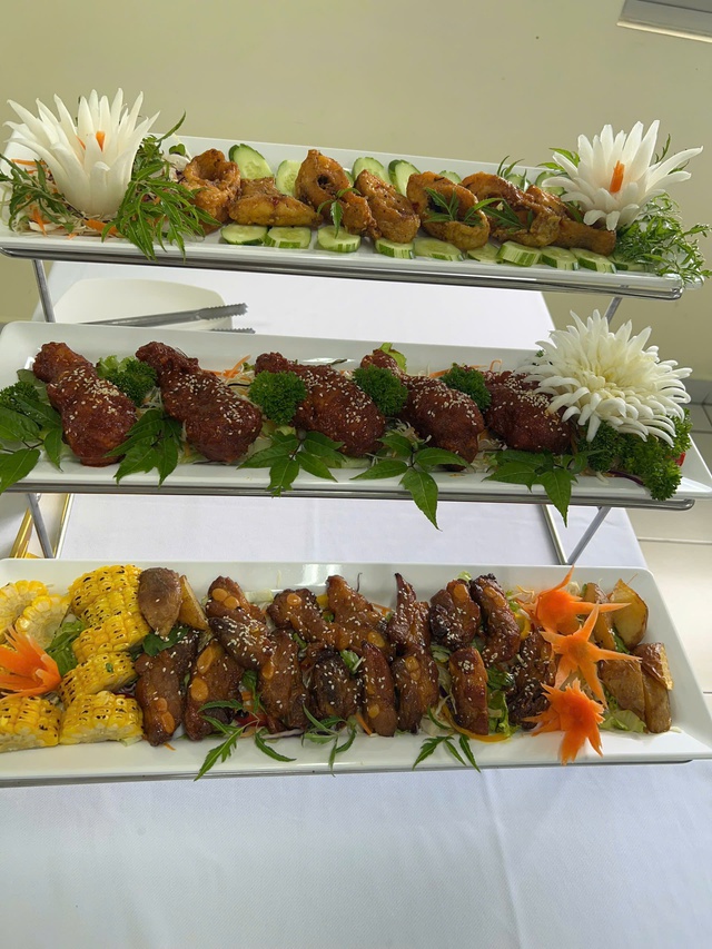 Có gì trong bữa ăn được công nhân chấm 10 điểm?- Ảnh 7.