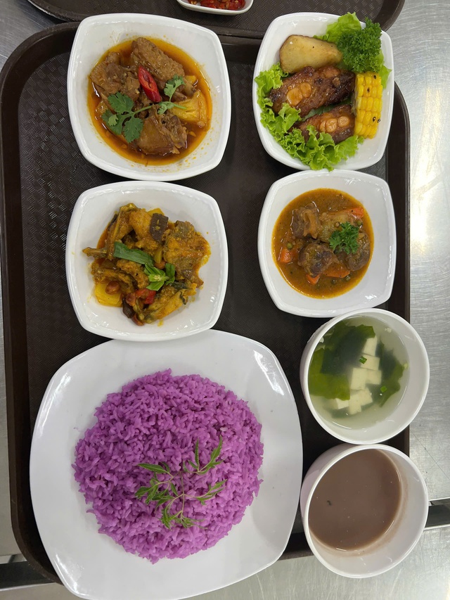 Có gì trong bữa ăn được công nhân chấm 10 điểm?- Ảnh 6.