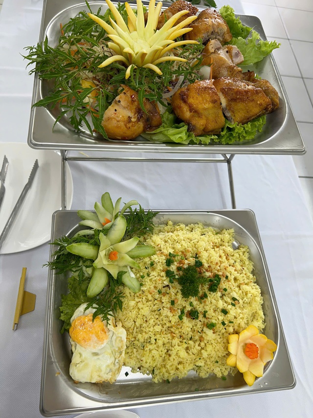 Có gì trong bữa ăn được công nhân chấm 10 điểm?- Ảnh 8.