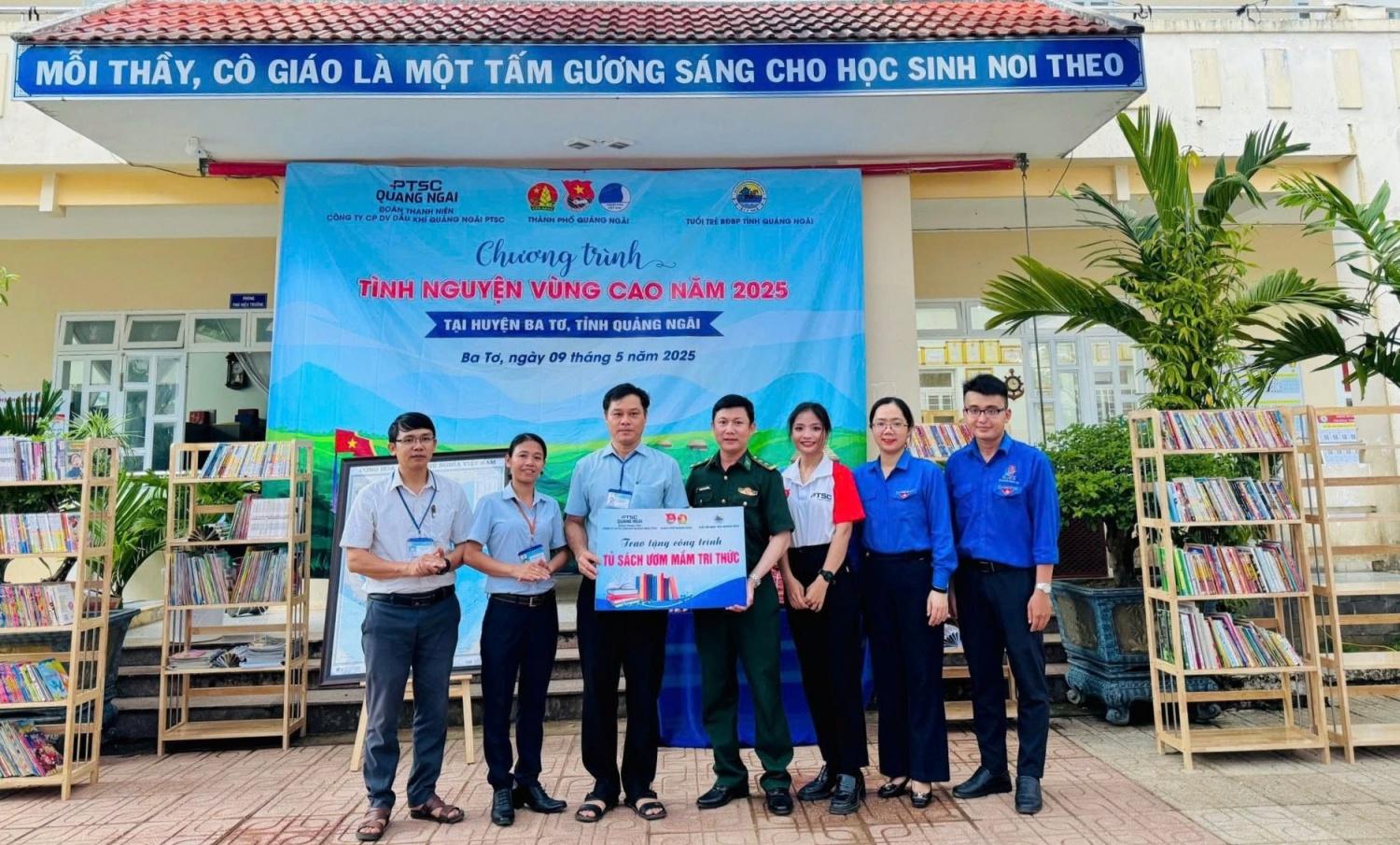 Đoàn Thanh niên PTSC Quảng Ngãi: Theo dấu chân Người - Viết tiếp ước mơ non sông