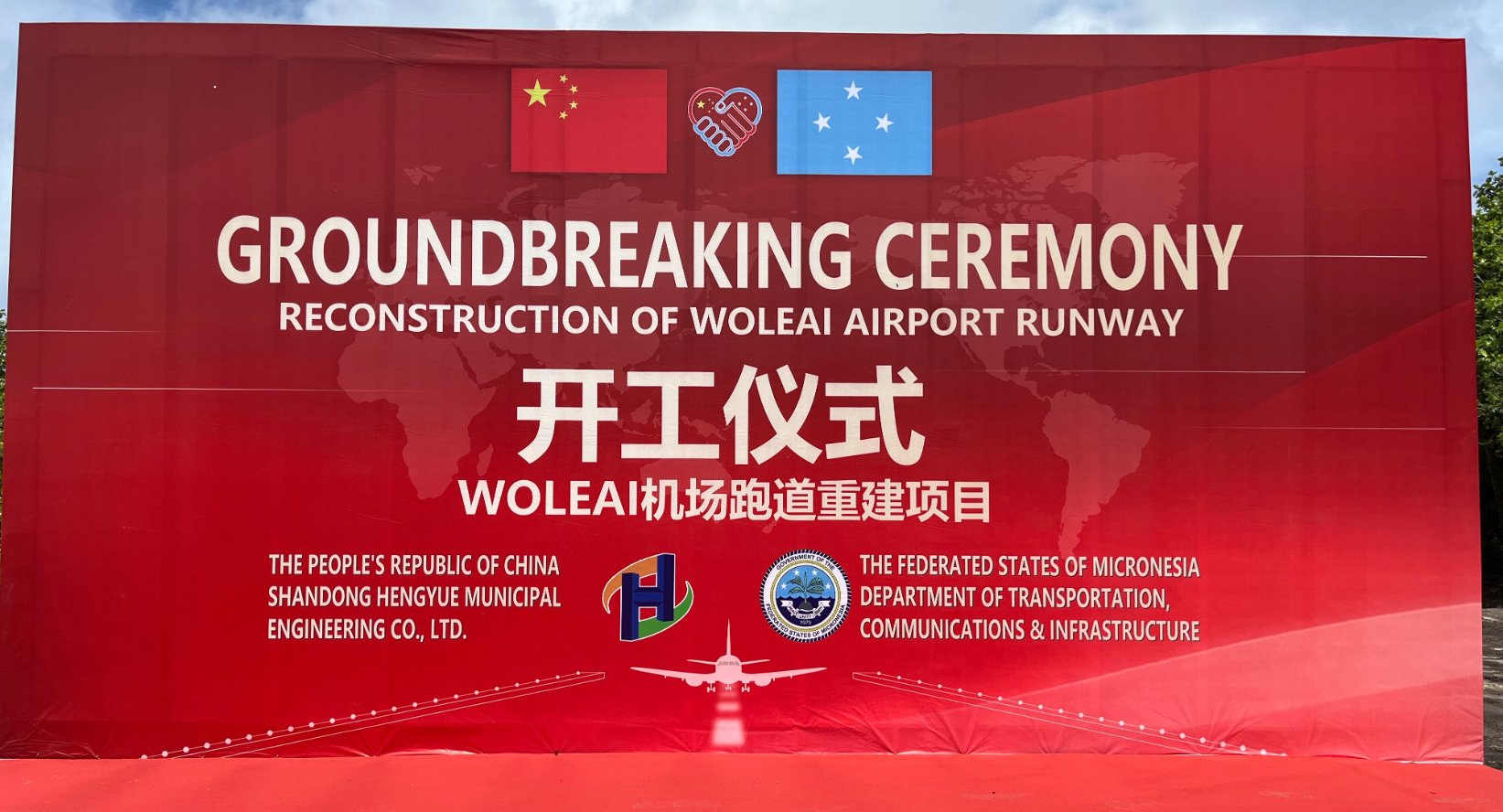 Sân bay mới dự kiến mang lại lợi ích thiết thực cho người dân địa phương, vốn phải di chuyển nhiều ngày bằng thuyền để đến đường băng gần nhất.