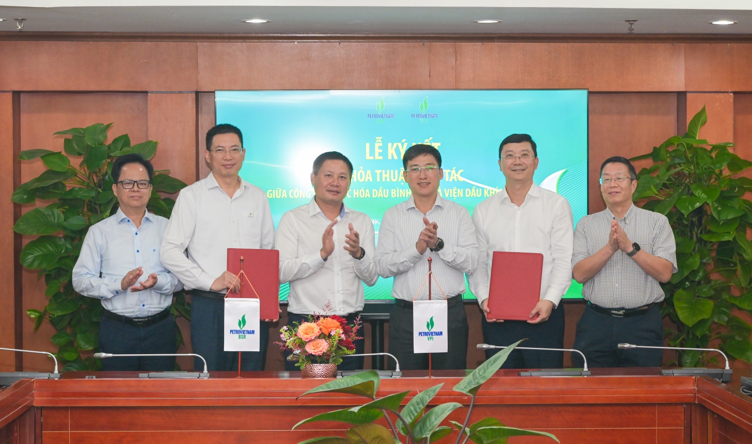 BSR và VPI ký thỏa thuận hợp tác trong lĩnh vực khoa học công nghệ, đổi mới sáng tạo và chuyển đổi số BSR và VPI ký thỏa thuận hợp tác trong lĩnh vực khoa học công nghệ, đổi mới sáng tạo và chuyển đổi số