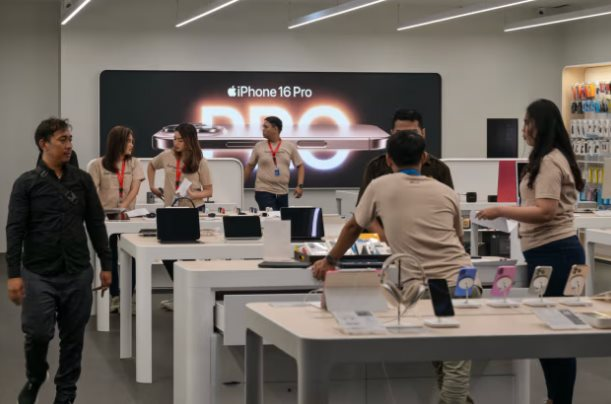 'Kiệt tác' chuỗi cung ứng xây dựng suốt 1 thập kỷ của Tim Cook nguy cơ đổ vỡ, đế chế Apple trị giá 3.000 tỷ USD đứng trước lựa chọn khó khăn- Ảnh 2.