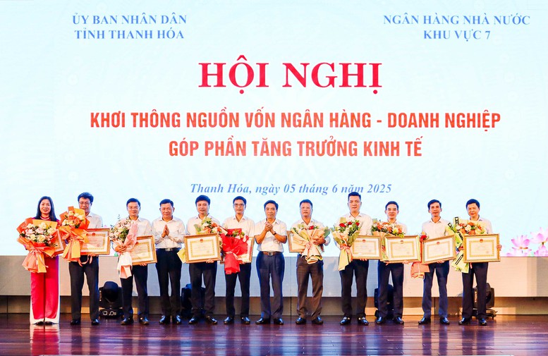 Vietcombank đồng hành, hỗ trợ 15 tỷ đồng xóa nhà tạm, thúc đẩy tăng trưởng bền vững tại Thanh Hóa- Ảnh 2. Vietcombank đồng hành, hỗ trợ 15 tỷ đồng xóa nhà tạm, thúc đẩy tăng trưởng bền vững tại Thanh Hóa- Ảnh 2.