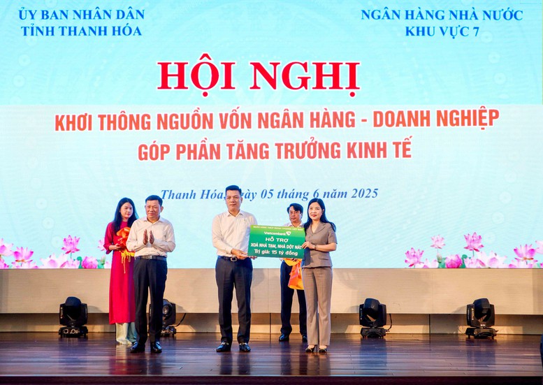 Vietcombank đồng hành, hỗ trợ 15 tỷ đồng xóa nhà tạm, thúc đẩy tăng trưởng bền vững tại Thanh Hóa- Ảnh 1. Vietcombank đồng hành, hỗ trợ 15 tỷ đồng xóa nhà tạm, thúc đẩy tăng trưởng bền vững tại Thanh Hóa- Ảnh 1.