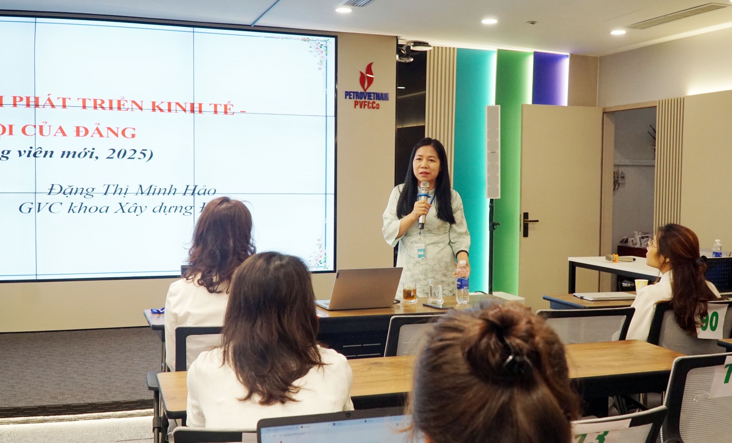 chuyên đề “Đường lỗi phát triển kinh tế - xã hội của Đảng” chuyên đề “Đường lỗi phát triển kinh tế - xã hội của Đảng”