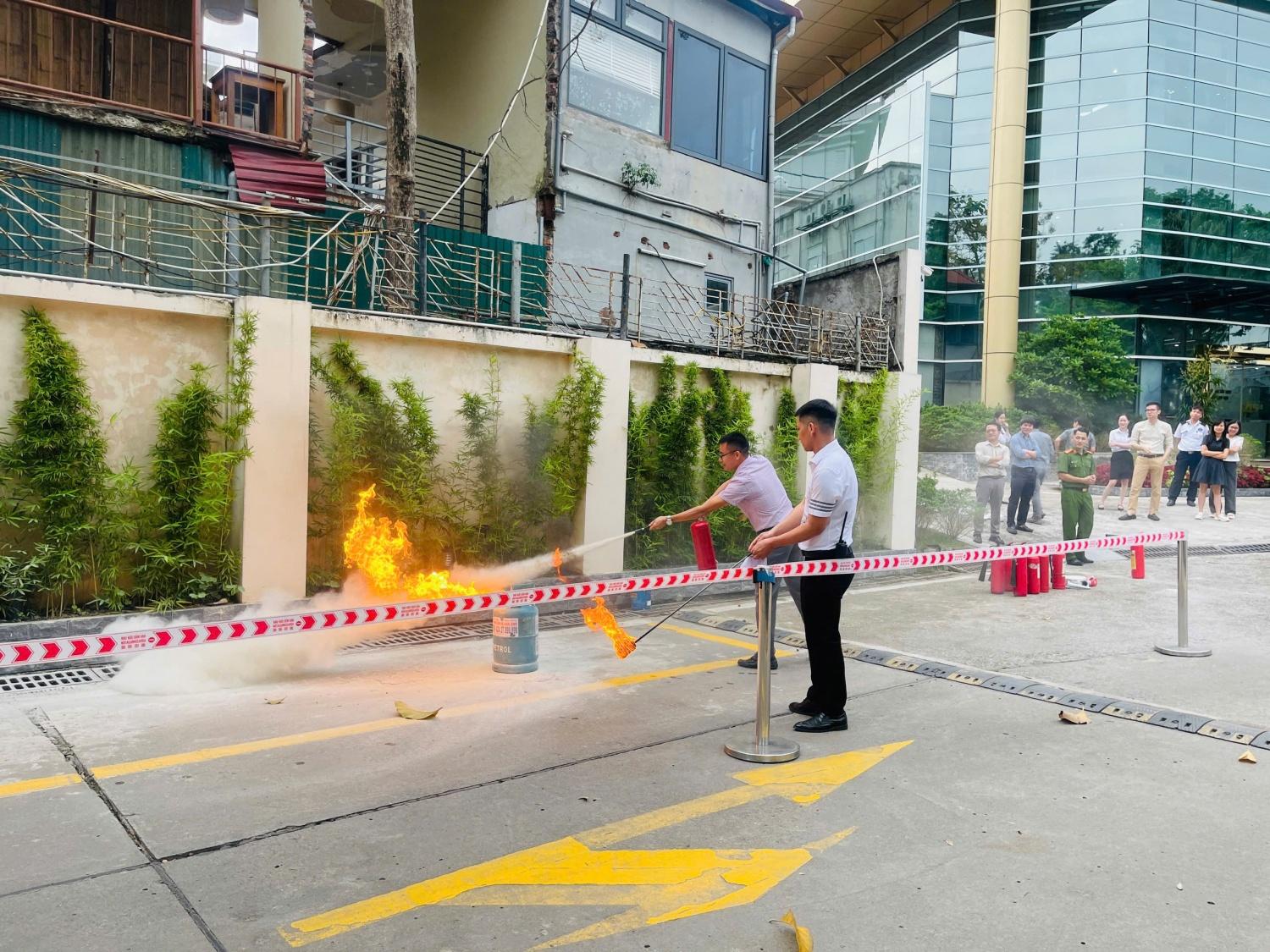 PVNDB tổ chức tập huấn phòng cháy chữa cháy, xây dựng môi trường làm việc an toàn PVNDB tổ chức tập huấn phòng cháy chữa cháy, xây dựng môi trường làm việc an toàn