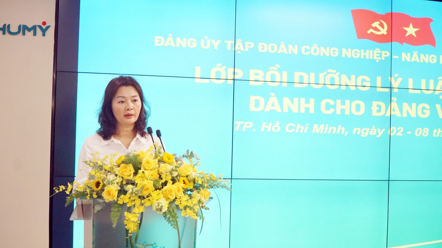 đồng chí Đinh Thị Hồng Thúy – Phó Chánh Văn phòng Đảng ủy Tập đoàn đã công bố quyết định mở lớp đồng chí Đinh Thị Hồng Thúy – Phó Chánh Văn phòng Đảng ủy Tập đoàn đã công bố quyết định mở lớp