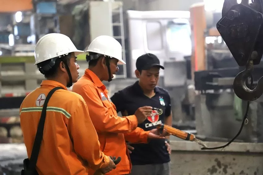 Tích cực tuyên truyền các doanh nghiệp, khách hàng lớn tham gia thực hiện chương trình điều chỉnh phụ tải điện (DR) (Ảnh: Xuân Thái) Tích cực tuyên truyền các doanh nghiệp, khách hàng lớn tham gia thực hiện chương trình điều chỉnh phụ tải điện (DR) (Ảnh: Xuân Thái)