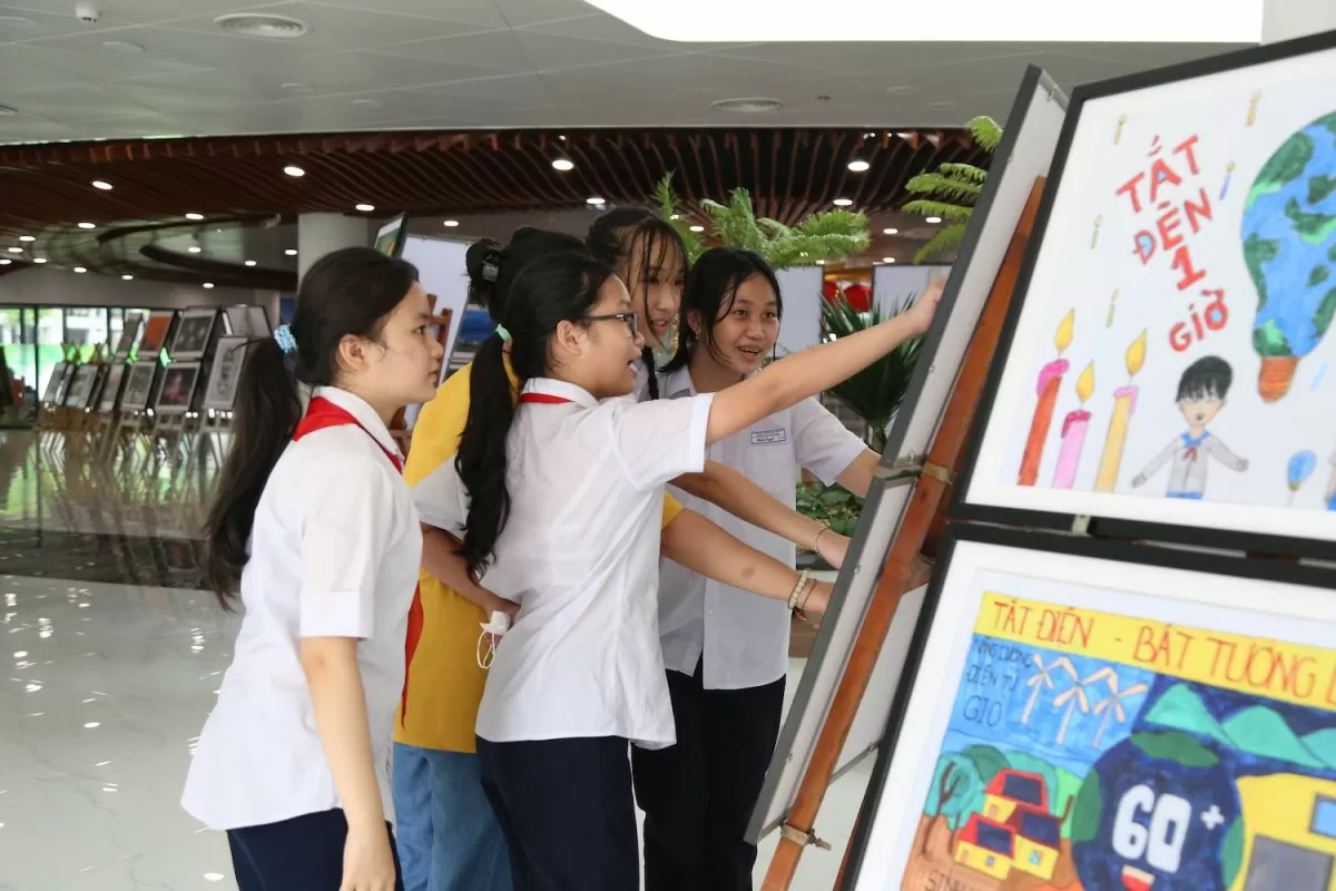 Các tác phẩm tranh vẽ dự thi cuộc thi EVNCPC chủ động, sáng tạo trong sử dụng năng lượng tiết kiệm và hiệu quả