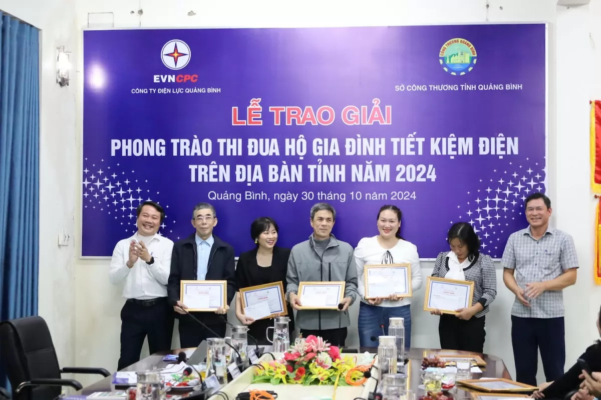 Chương trình Hộ gia đình tiết kiệm điện thu hút hơn 500.053 hộ gia đình tại 13 tỉnh thành miền Trung - Tây Nguyên tham gia hưởng ứng (Ảnh: Hương Nguyên) Chương trình Hộ gia đình tiết kiệm điện thu hút hơn 500.053 hộ gia đình tại 13 tỉnh thành miền Trung - Tây Nguyên tham gia hưởng ứng (Ảnh: Hương Nguyên)