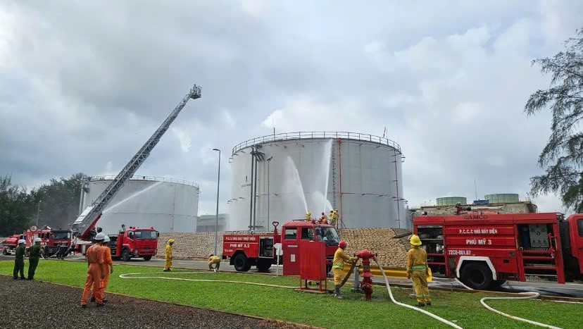 Diễn tập phương án chữa cháy và cứu nạn, cứu hộ tại Nhà máy điện Phú Mỹ 3 và 2.2 Diễn tập phương án chữa cháy và cứu nạn, cứu hộ tại Nhà máy điện Phú Mỹ 3 và 2.2