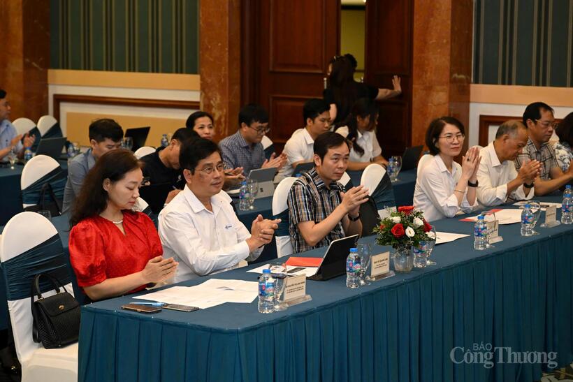 Các đại biểu tham dự diễn đàn