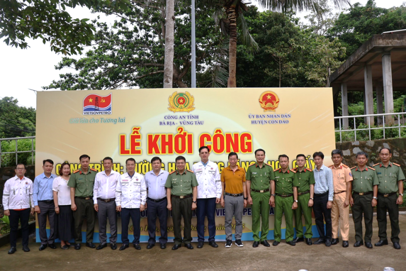 Vietsovpetro khởi công công trình “Đường hoa bằng lăng - hoa giấy” tại Côn Đảo Vietsovpetro khởi công công trình “Đường hoa bằng lăng - hoa giấy” tại Côn Đảo