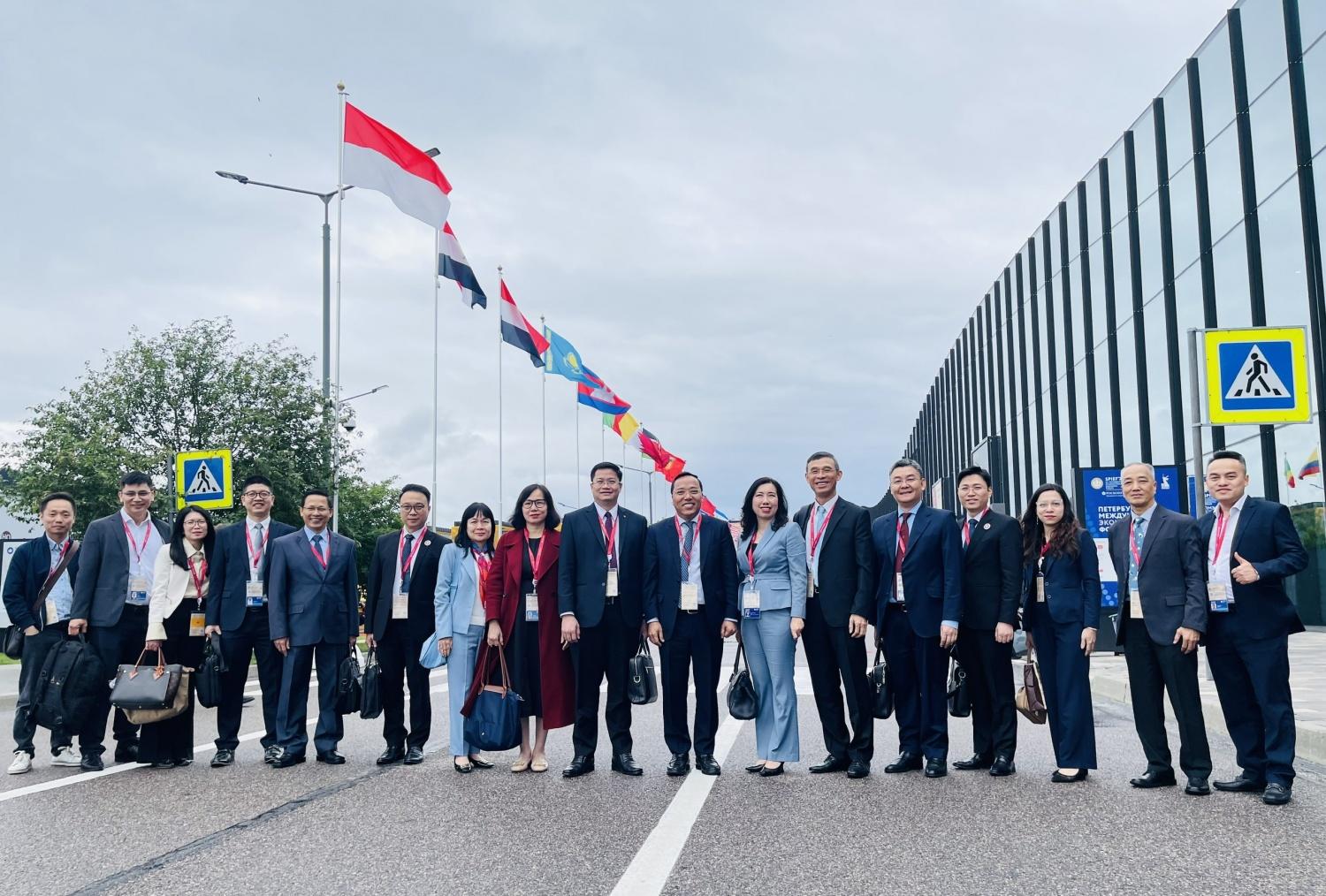 Petrovietnam tham dự Diễn đàn Kinh tế Quốc tế Saint Petersburg 2025, thúc đẩy hợp tác năng lượng với Nga Petrovietnam tham dự Diễn đàn Kinh tế Quốc tế Saint Petersburg 2025, thúc đẩy hợp tác năng lượng với Nga