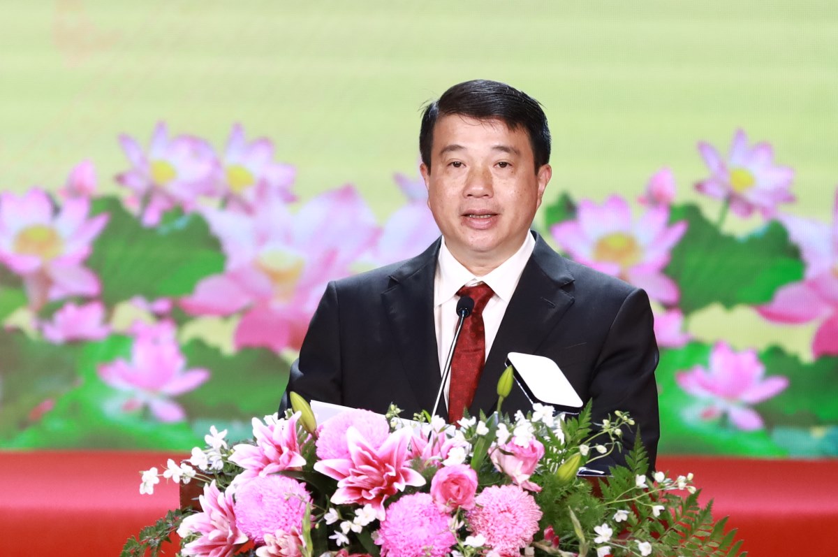 Bí thư Tỉnh ủy Lâm Đồng - Y Thanh Hà Niê Kđăm phát biểu tiếp thu ý kiến chỉ đạo của lãnh đạo Đảng, Nhà nước. Ảnh: Duy Tuấn