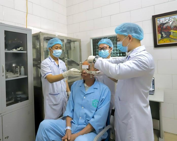 Ngày mai, những trường hợp tự đi khám, chữa bệnh trái tuyến được hưởng 100% BHYT  - Ảnh 2.