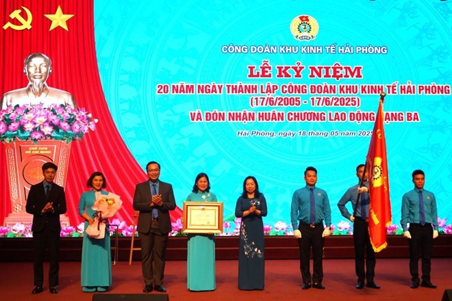 Quy định về mức tiền thưởng Huân chương các loại từ tháng 7.2025