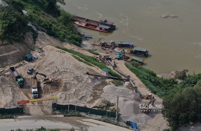 Xử phạt, tịch thu nhiều phương tiện khai thác cát trái phép trên sông Hồng