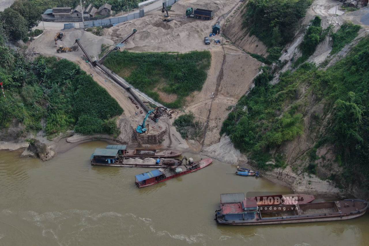 Bãi tập kết cát Công ty TNHH thương mại sản xuất An Thái Phát, do ông Đặng Xuân Hinh làm đại diện pháp luật. Ảnh: Văn Đức.