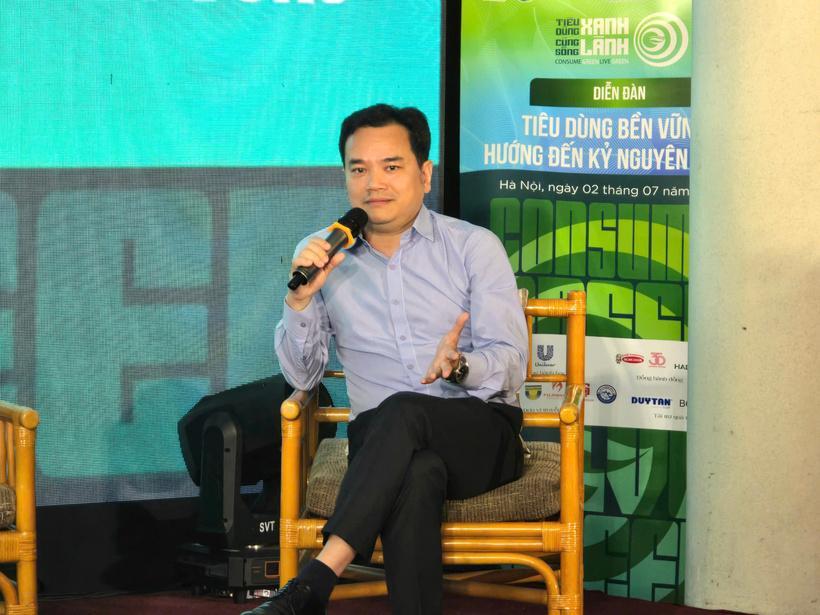 Ông Cù Huy Quang - Trưởng phòng Hiệu quả năng lượng và chuyển đổi xanh, Cục Đổi mới sáng tạo, Chuyển đổi xanh và Khuyến công chia sẻ tại diễn đàn. Ảnh Thu Hường