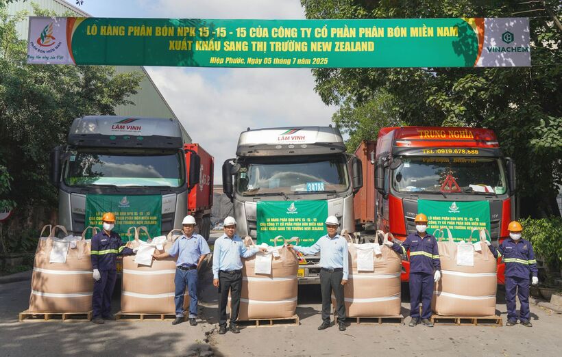 Lô hàng phân bón NPK 15-15-15 xuát khẩu sang thị trường New Zealand