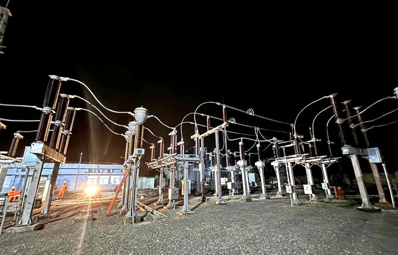 Hạng mục công trình “Ngăn 171, 112 tại Trạm 110kV Phú Quốc, tỉnh An Giang (tỉnh Kiên Giang cũ) thuộc công trình Đường dây 110kV Phú Quốc - Nam Phú Quốc” vừa hoàn thành đóng điện ngày 2/7/2025. Ảnh: EVNSPC.