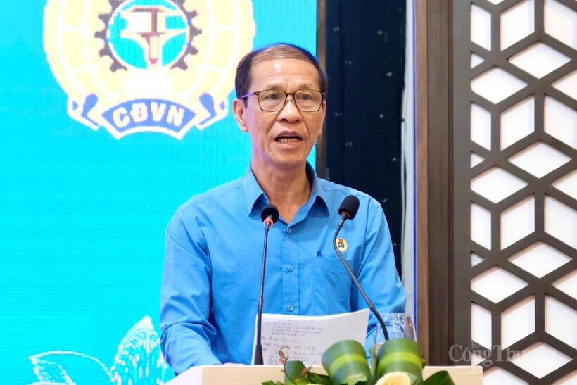 Đồng chí Vũ Trường Sơn, Phó Chủ tịch Công đoàn Công Thương Việt Nam báo cáo sơ kết công tác 6 tháng đầu năm và phương hướng nhiệm vụ 6 tháng cuối năm 2025. Ảnh: Lê Sơn