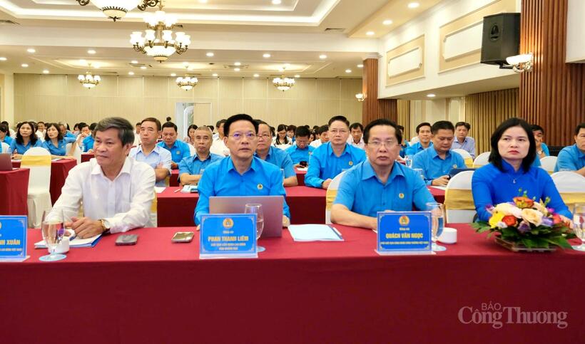 Các đại biểu tham dự hội nghị