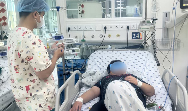 Trẻ mắc sốt xuất huyết. Ảnh: Bệnh viện cung cấp