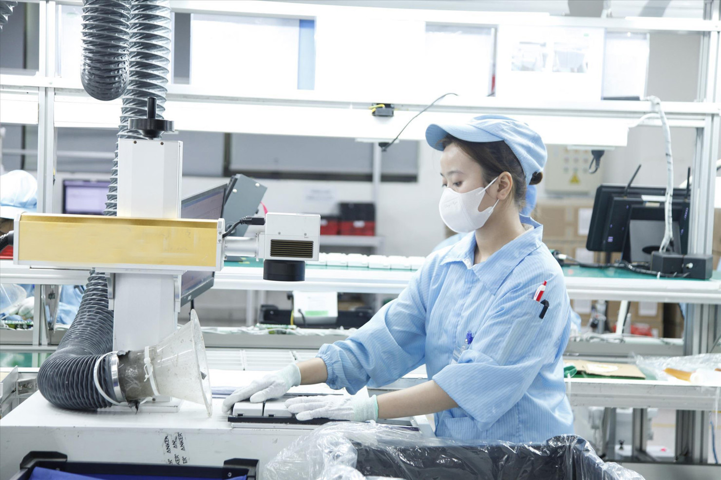 Tiếp tục cải c&aacute;ch thể chế thu h&uacute;t doanh nghiệp FDI.