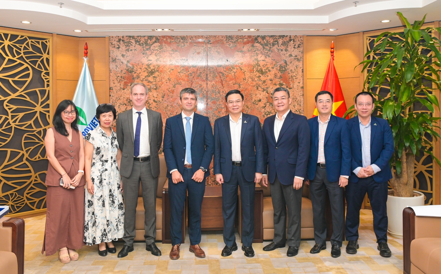 Chủ tịch HĐTV Petrovietnam Lê Mạnh Hùng tiếp và làm việc với đoàn công tác Công ty Dầu khí Perenco