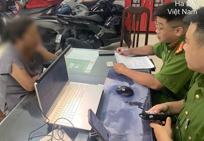 Xử phạt người phụ nữ thu tiền trông xe trái phép khu vực Nhà tang lễ Thành phố Hà Nội