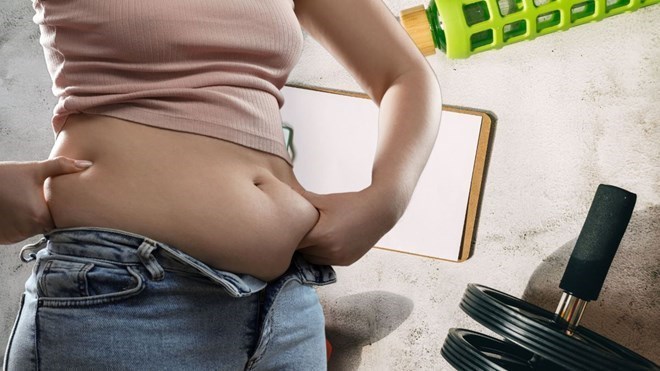 Ngừng ngay 6 thói quen này nếu bạn không muốn tích mỡ bụng và hông sau tuổi 30