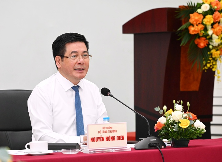 Bộ trưởng Bộ Công Thương Nguyễn Hồng Diên phát biểu tại buổi làm việc với Viện Nghiên cứu Cơ khí. Ảnh: Cấn Dũng