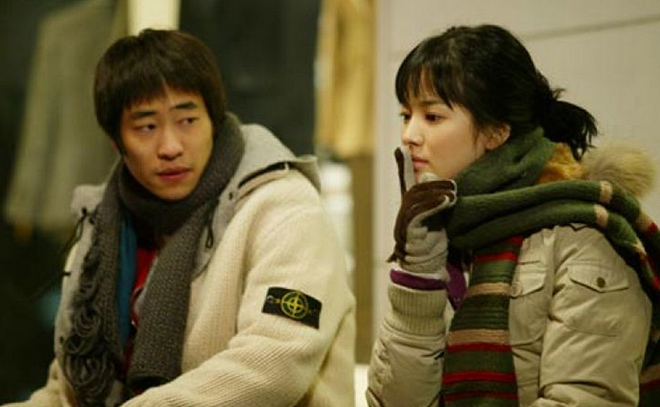 Ryu Seung Bum và Song Hye Kyo trong phim. Ảnh: Nhà sản xuất phim “Ánh dương tỏa sáng”