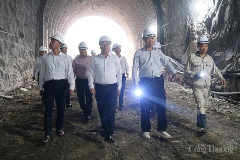 Đoàn công tác kiểm tra tại dự án Thủy điện tích năng Bác Ái