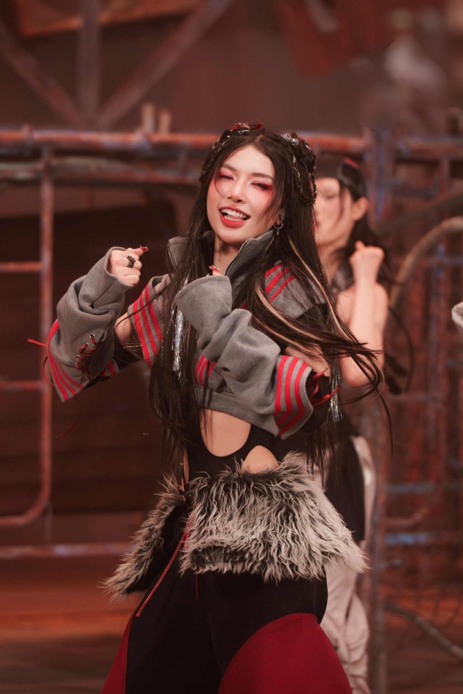 LyHan vướng tranh cãi khi đứng hạng 1 ở livestage 3. Ảnh: NSX Em xinh say hi