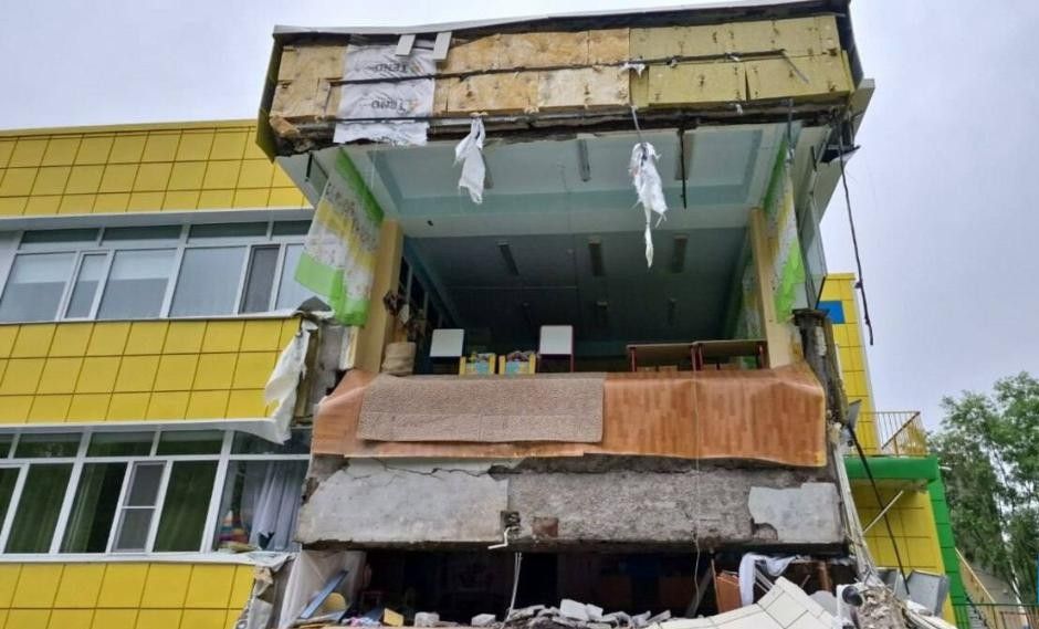 Nhà cửa ở Petropavlovsk-Kamchatka, Nga, bị hư hại sau động đất ngày 30.7. Ảnh: Xinhua