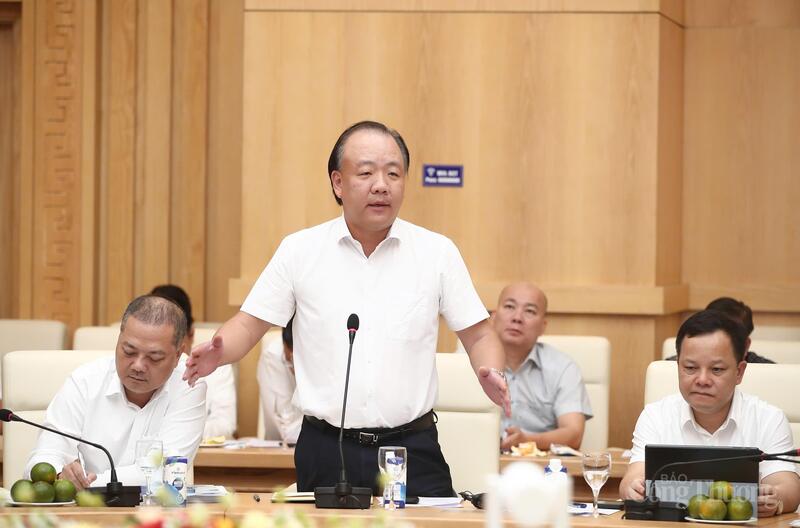 Cục trưởng Cục Quản lý và Phát triển thị trường trong nước Trần Hữu Linh đã báo cáo về công tác sắp xếp tổ chức bộ máy Chi cục Quản lý thị trường các tỉnh, thành phố