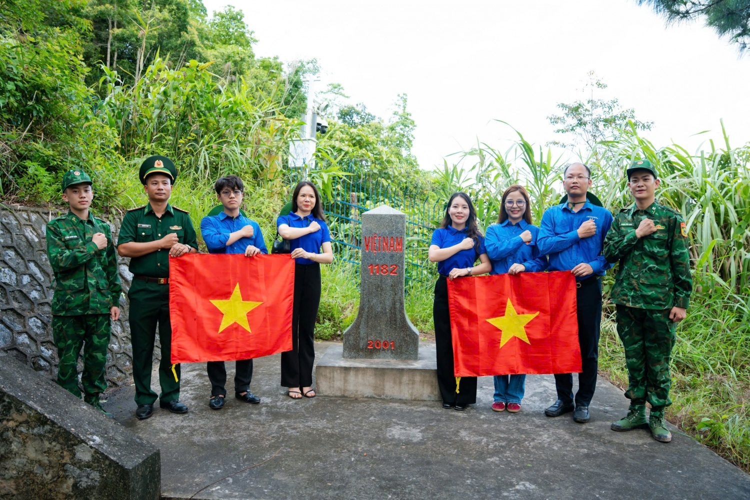 Không khí chào mừng Đại hội Đảng bộ Tập đoàn Công nghiệp - Năng lượng Quốc gia Việt Nam lần thứ IV, nhiệm kỳ 2025-2030