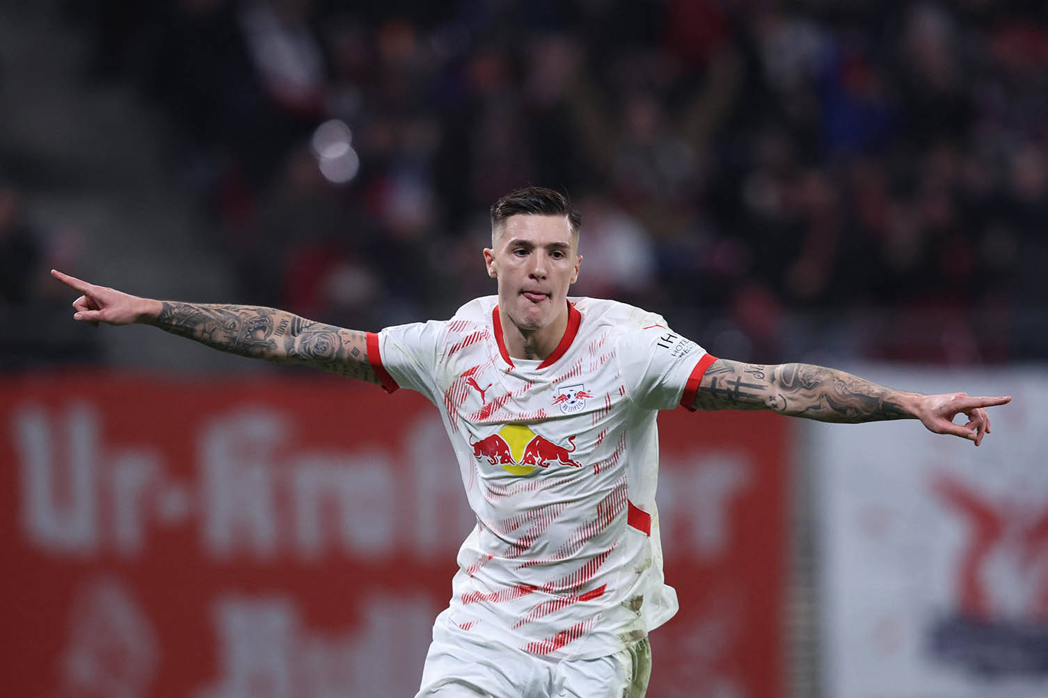 Man United đang tiến rất sát với Benjamin Sesko. Ảnh: AFP