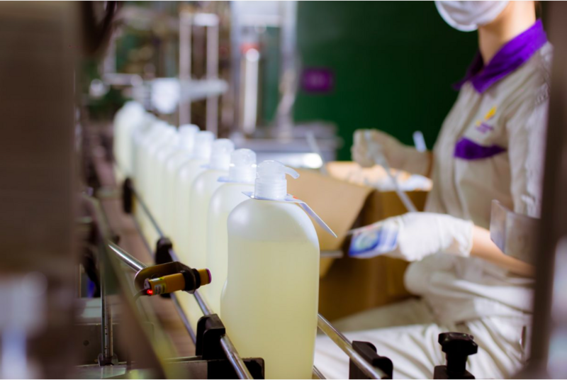 Sản phẩm đầu ra của ngành hoá chất là đầu vào của nhiều ngành sản xuất khác. Ảnh minh hoạ