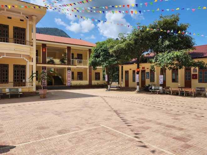 Trường Tiểu học Chiềng Nơi đã được tu sửa khang trang, sạch đẹp, sẵn sàng đón học sinh vào năm học mới 2025 - 2026. Ảnh: Vân Trang