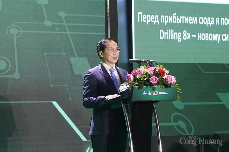 Phó Thủ tướng Bùi Thanh Sơn phát biểu tại Lễ đón mừng dòng dầu đầu tiên từ dự án phát triển mỏ Kình Ngư Trăng - Kình Ngư Trắng Nam. Ảnh: Nguyễn Ngọc