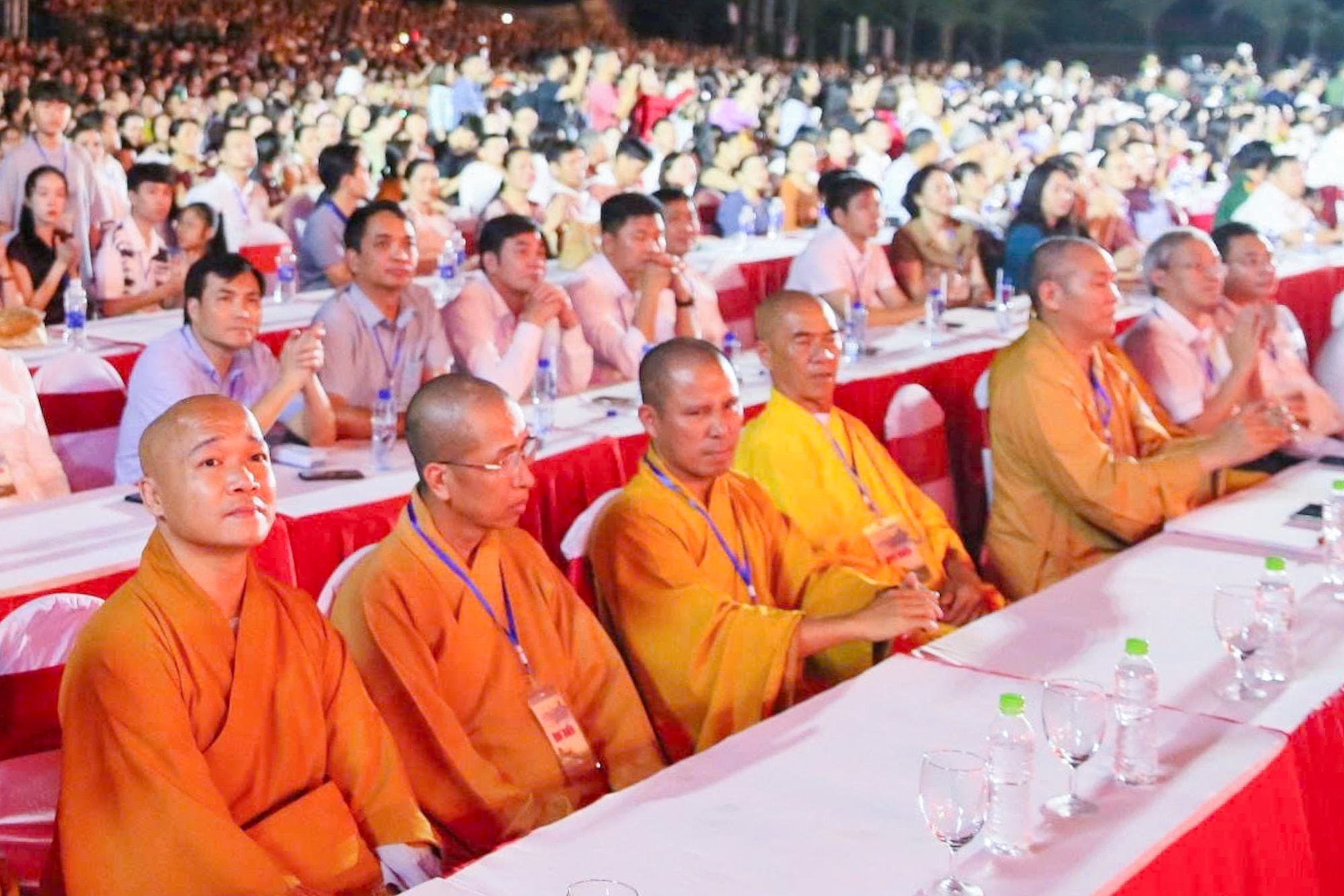 Thủ tướng: Tự hào, xúc động với Di sản Văn hóa thế giới Yên Tử - Vĩnh Nghiêm - Côn Sơn, Kiếp Bạc- Ảnh 3. Thủ tướng: Tự hào, xúc động với Di sản Văn hóa thế giới Yên Tử - Vĩnh Nghiêm - Côn Sơn, Kiếp Bạc- Ảnh 3.