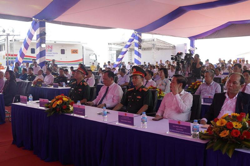 Các đại biểu tham dự Lễ khởi công Công trình Nhà máy Thủy điện Trị An mở rộng.