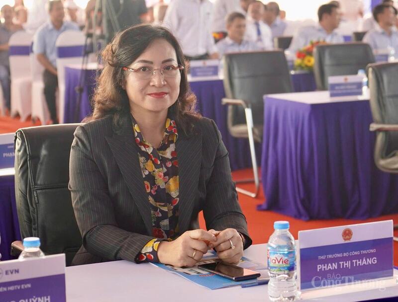 Thứ trưởng Bộ Công Thương Phan Thị Thắng tham dự lễ khởi công