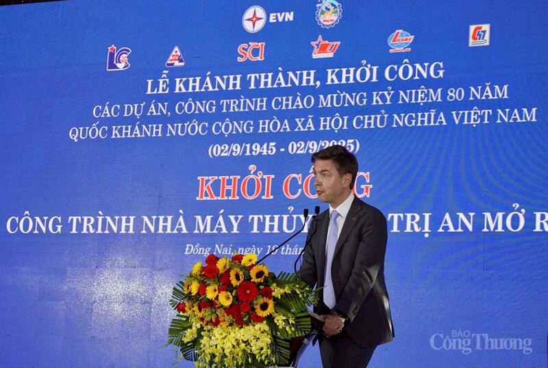 Đại sứ EU tại Việt Nam, ông Julien Guerrier phát biểu.