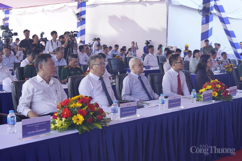 Các đại biểu tham dự Lễ khởi công công trình Nhà máy Thủy điện Trị An mở rộng